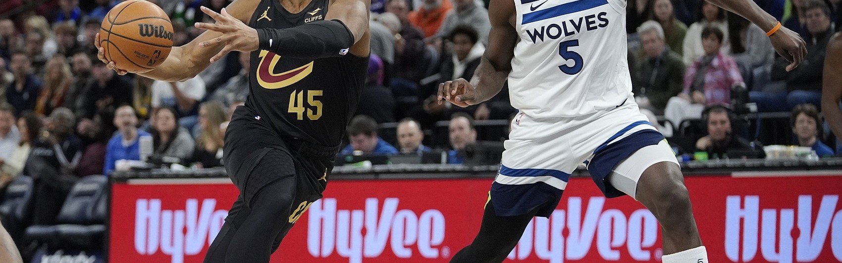 新赛季得分后卫排行榜：爱德华兹超越米切尔居首 布克位列第五 里夫斯跻身前十