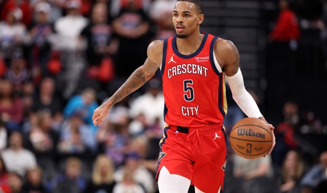 九游体育-致命踩线自杀！德章泰·穆雷18中14空砍35分7板4助1断 三分5中4