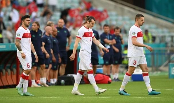 九游体育-全负出局防守“创历史” 土耳其缺的只是经验吗？