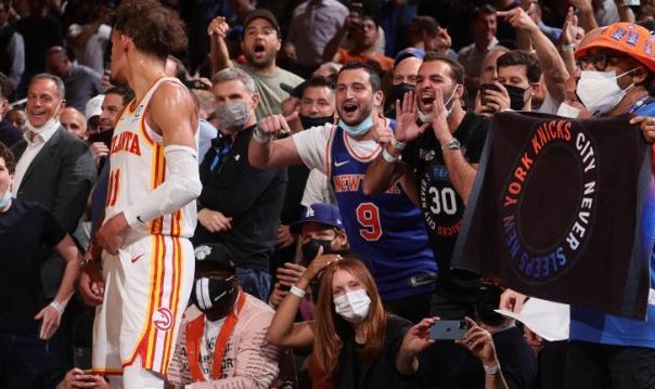 九游体育-球迷终于大面积入场 “越界事件”却屡见不鲜