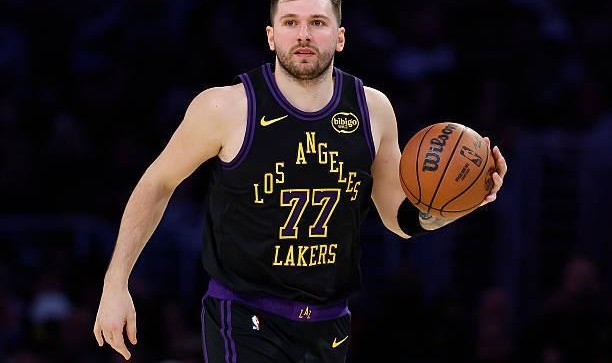 九游网站入口官网-东契奇仅用时18分钟便取得三双，创造湖人队史最快纪录